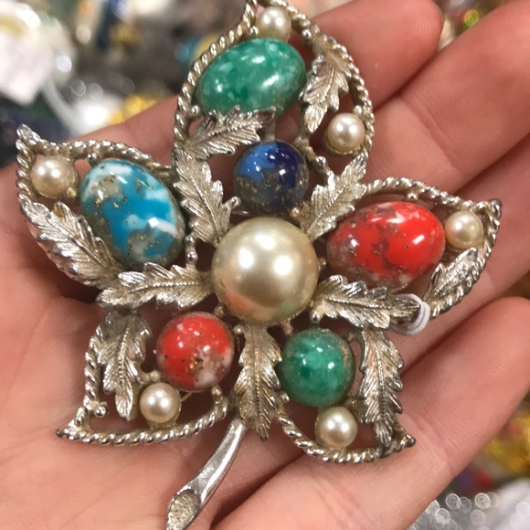 Sarah Cov. Bold Vintage Holiday Maple Leaf Brooch - Picture 2 of 6